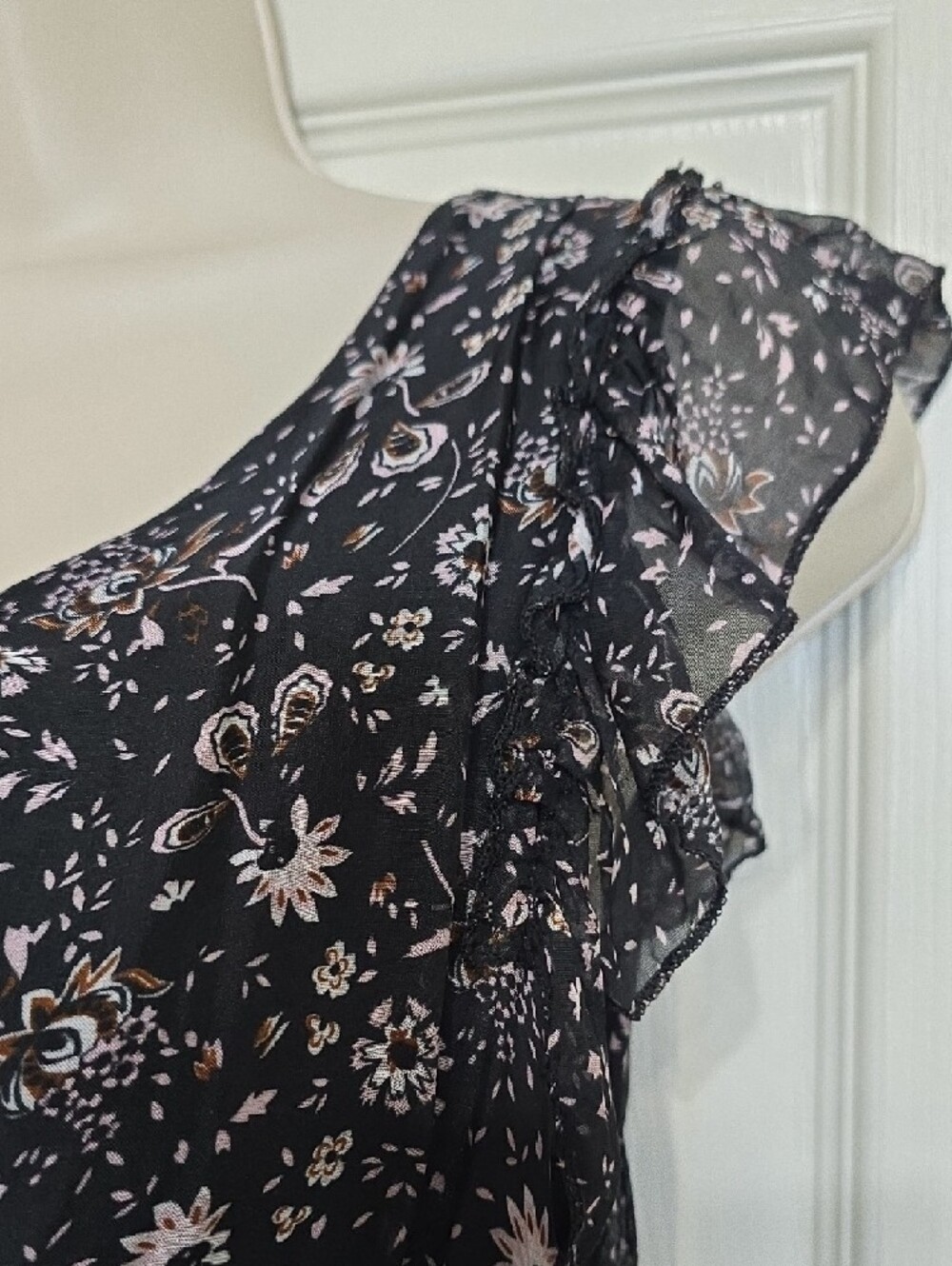 Floral Black Maxi Dress with Ruffle Cap Sleeves - Picture 6 of 16